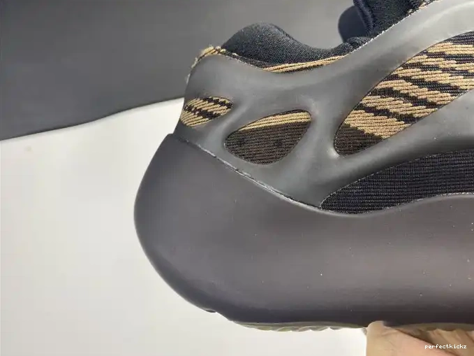 V3 GY0189 ADIDAS 700 YEEZY 0615